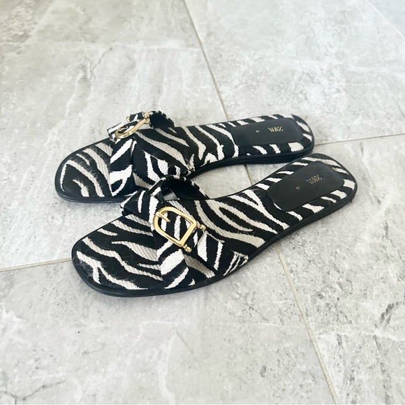 [ZARA] Animal Print Crossover Sandals | Zebra - Picture 2 of 3